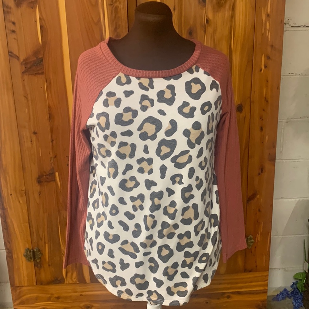 Riah fashion long sleeve shirt. Size medium.